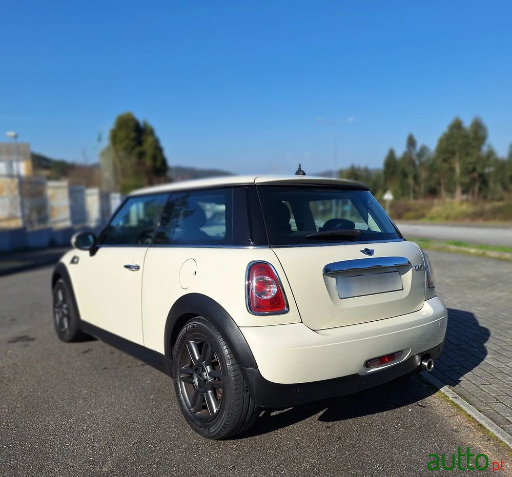 2011' MINI Cooper photo #3