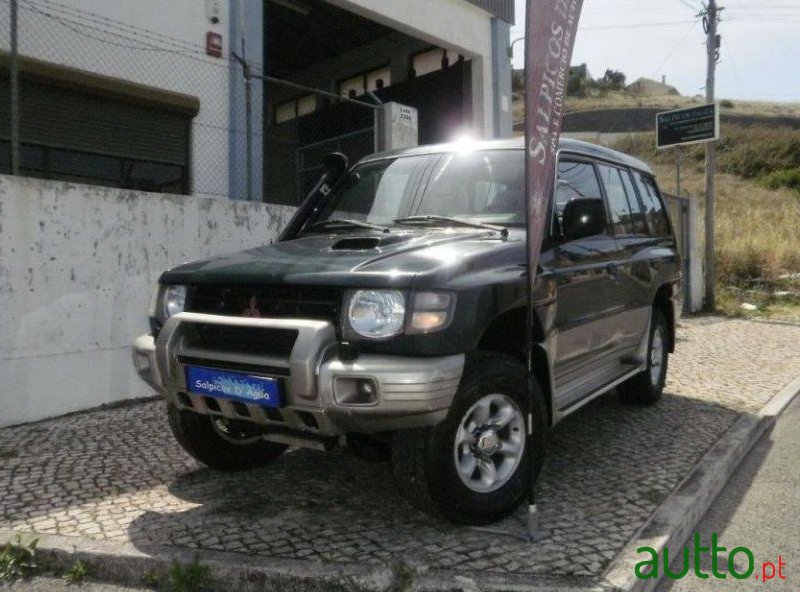 2001' Mitsubishi Pajero 2.8 Td Gls Longo Abs photo #2