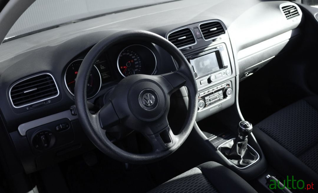 2012' Volkswagen Golf photo #2