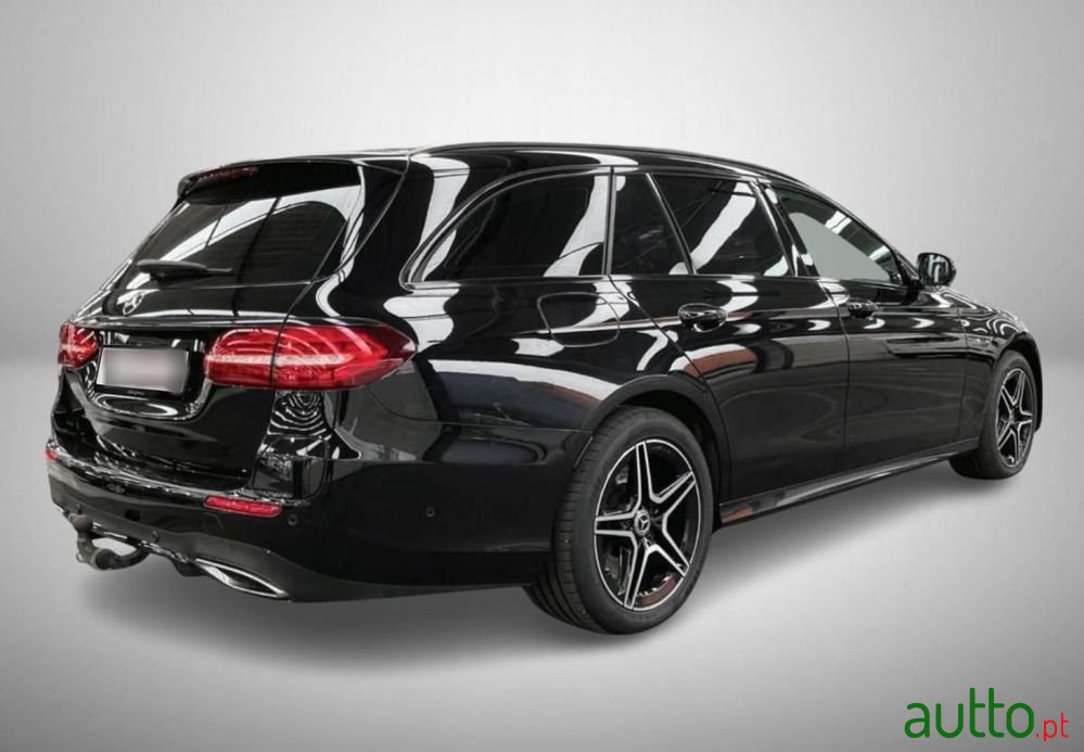 2021' Mercedes-Benz Classe E photo #2