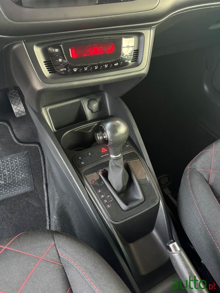 2010' SEAT Ibiza photo #6