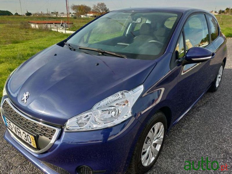 2014' Peugeot 208 1.0 Vti photo #3