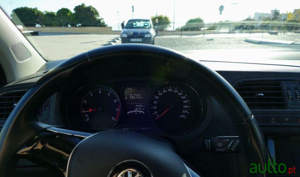 2016' Volkswagen Polo photo #3