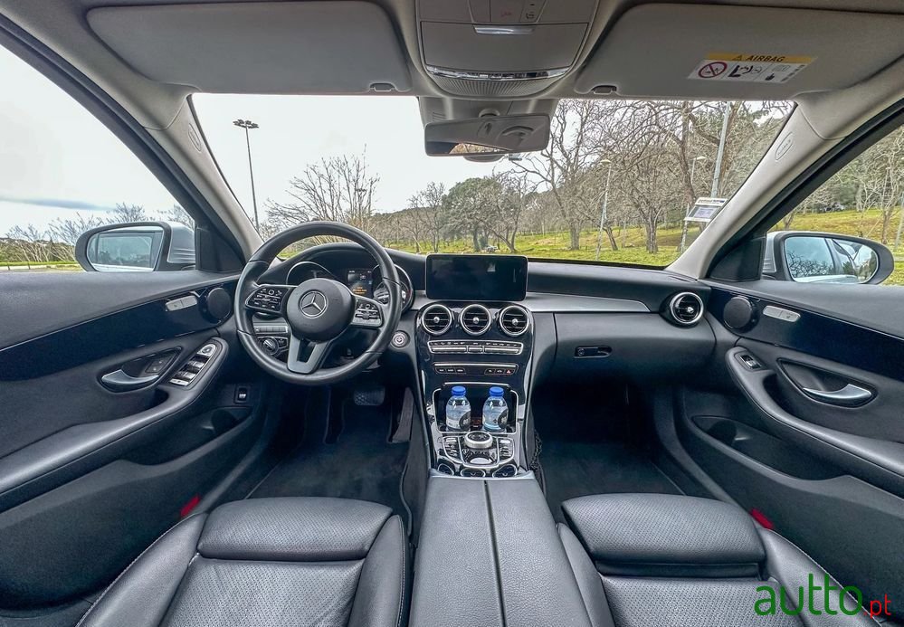 2019' Mercedes-Benz Classe C photo #2