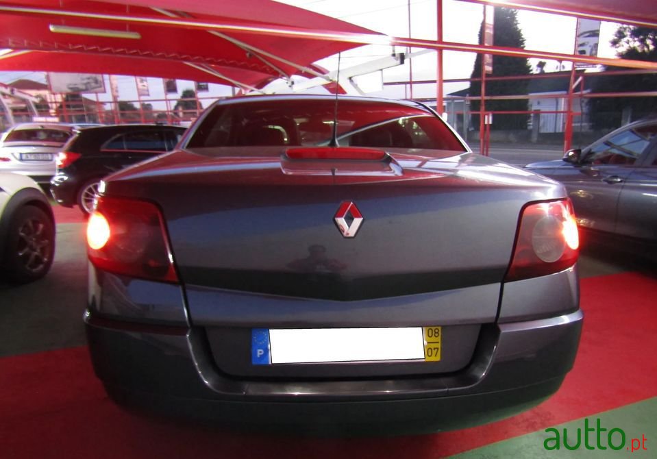 2008' Renault Megane photo #3