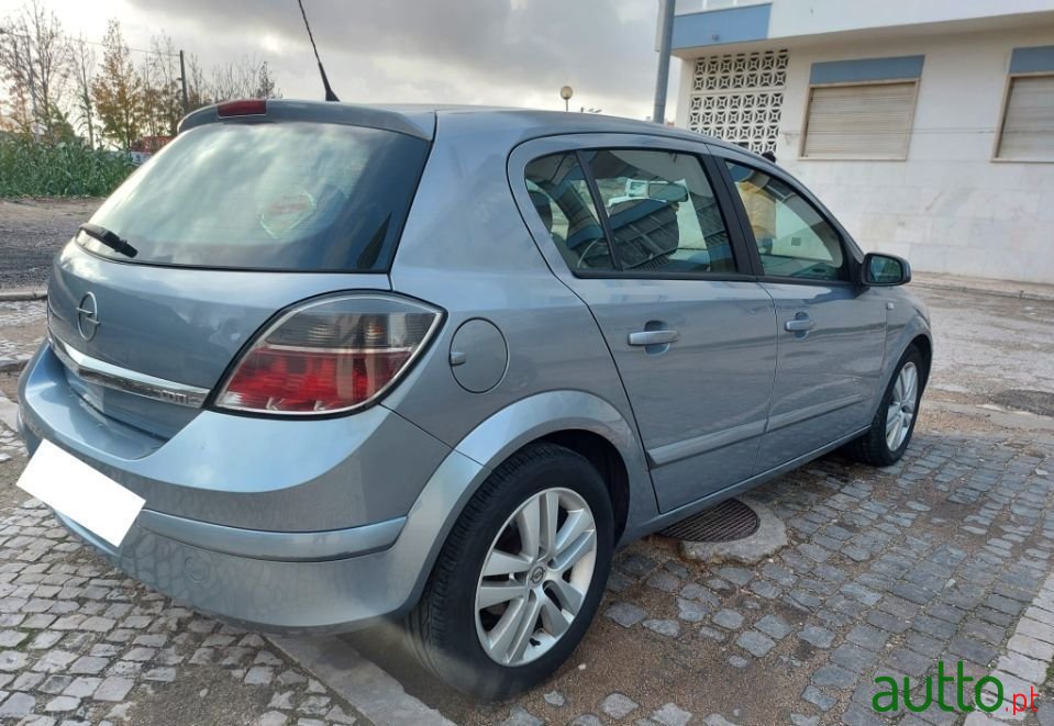 2007' Opel Astra photo #2