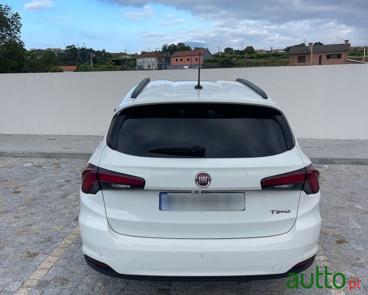 2020' Fiat Tipo Station Wagon photo #4