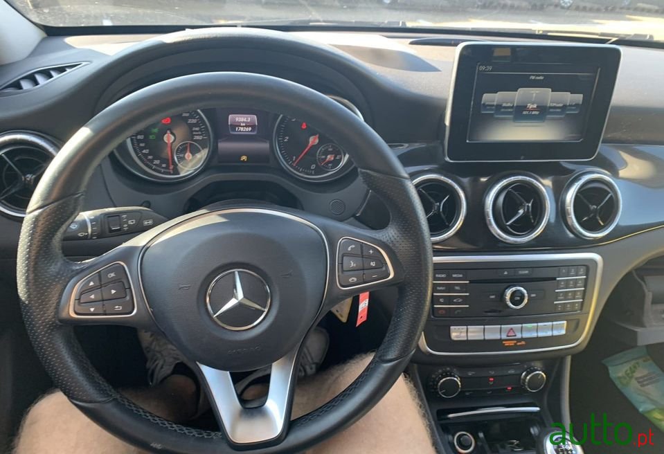 2016' Mercedes-Benz Cla-180 photo #6