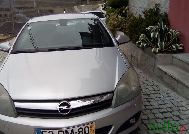 2006' Opel Astra Gtc photo #1