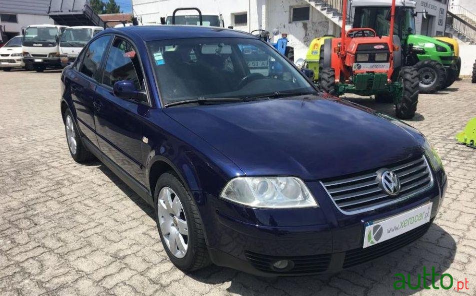 2003' Volkswagen Passat photo #2