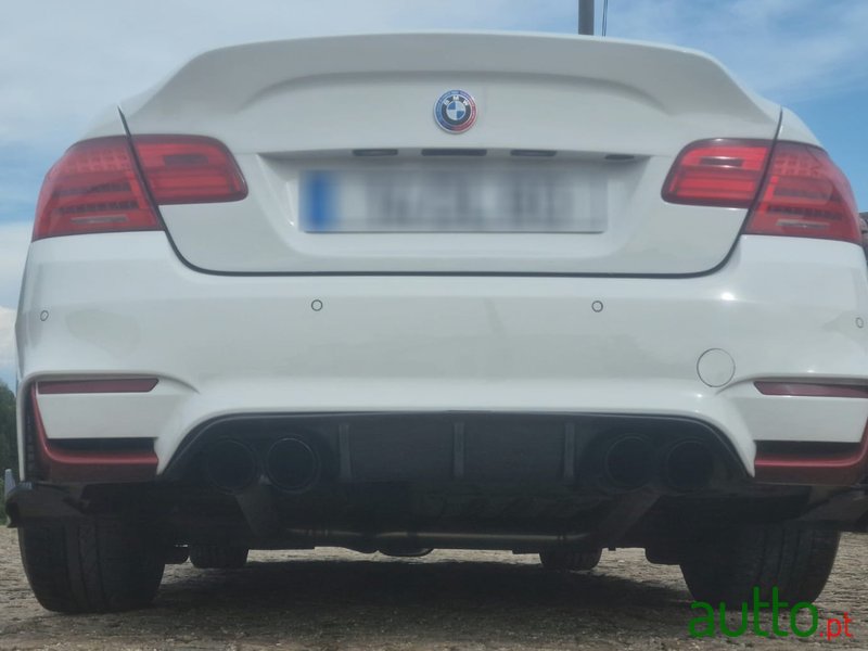 2010' BMW 320 photo #5