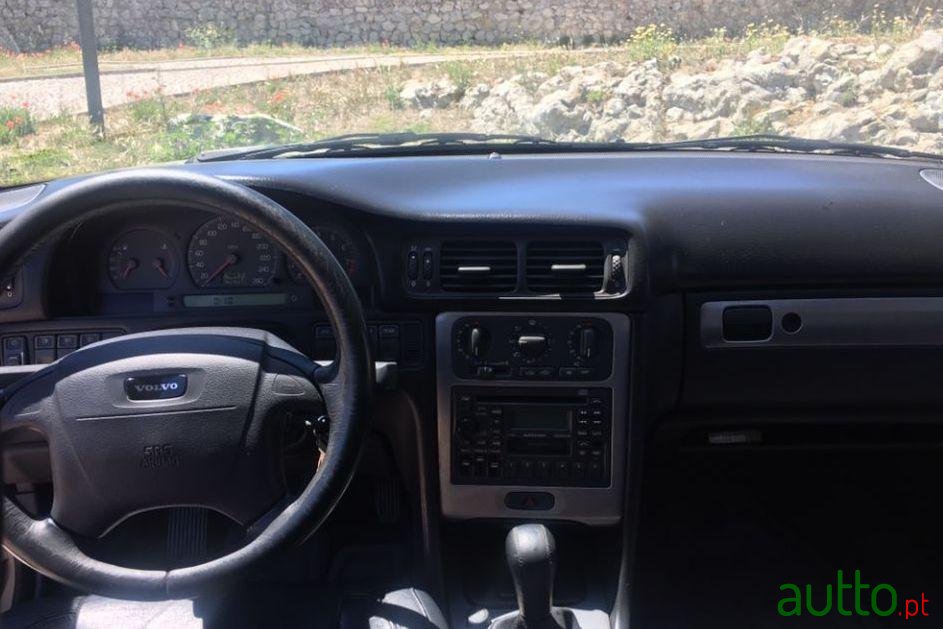 2001' Volvo C70 2000 Turbo photo #3