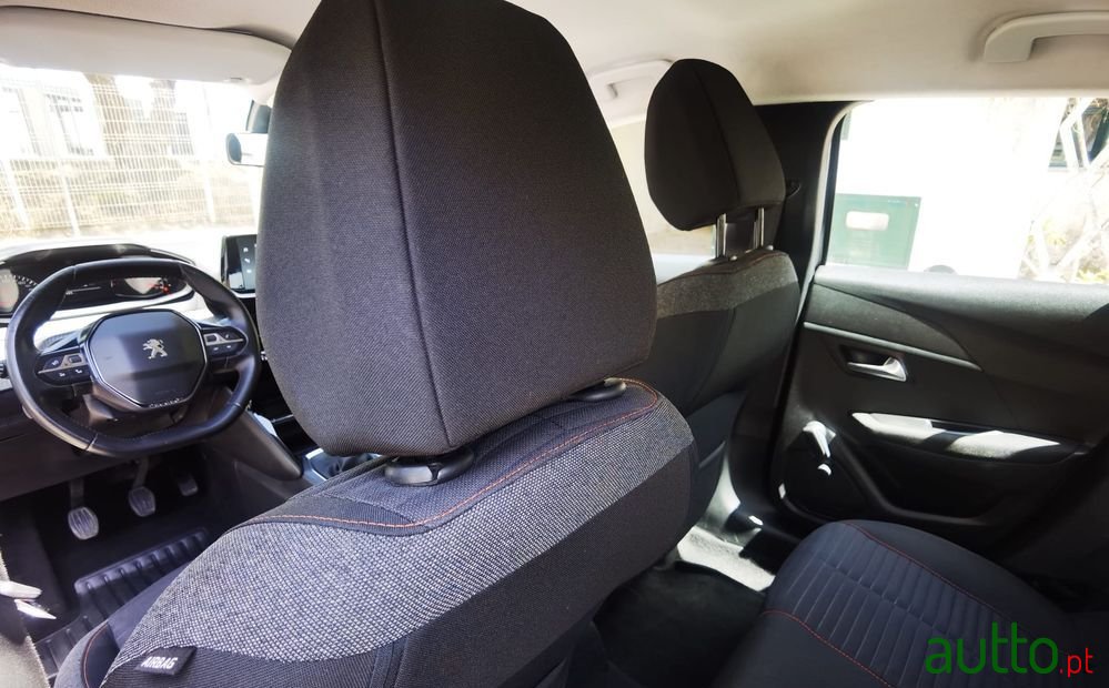 2021' Peugeot 208 photo #6