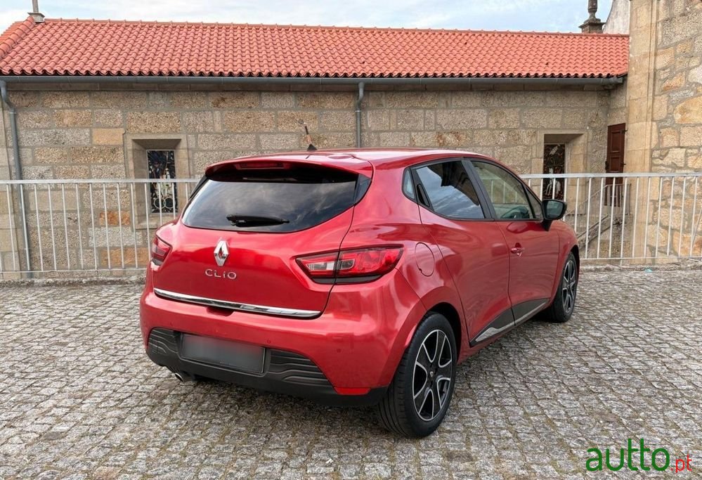 2014' Renault Clio photo #6