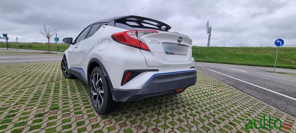 2020' Toyota C-HR photo #5