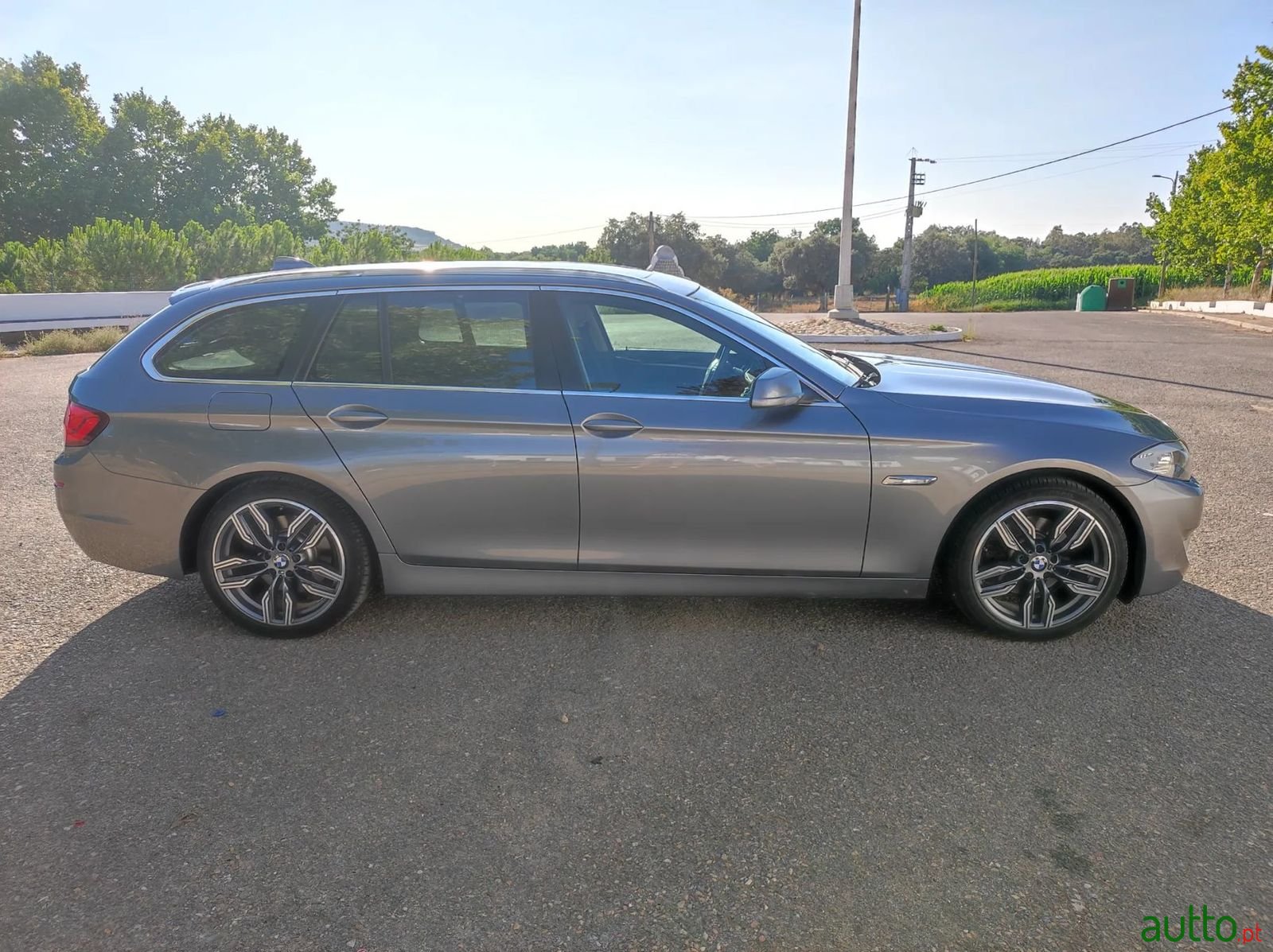 2013' BMW 520 photo #4