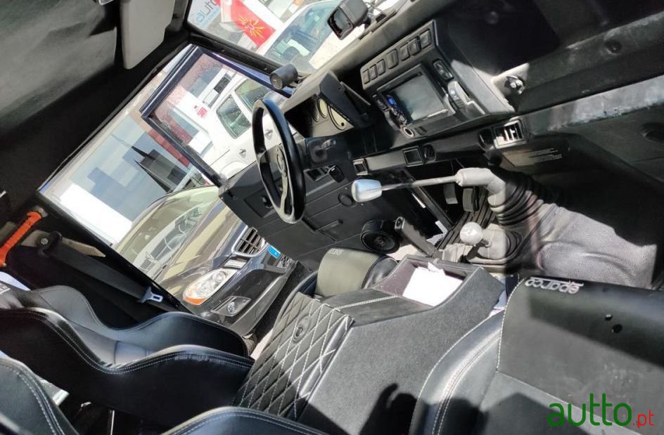 2004' Land Rover Defender photo #3