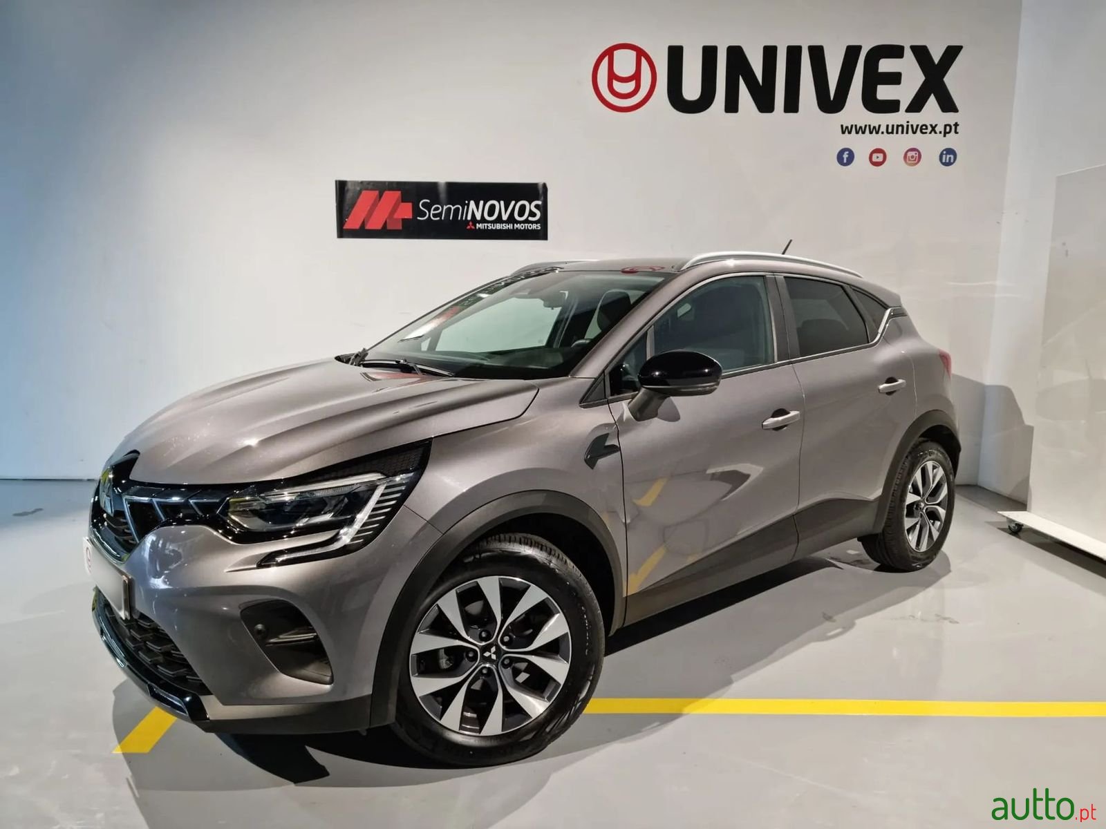 2023' Mitsubishi ASX photo #6