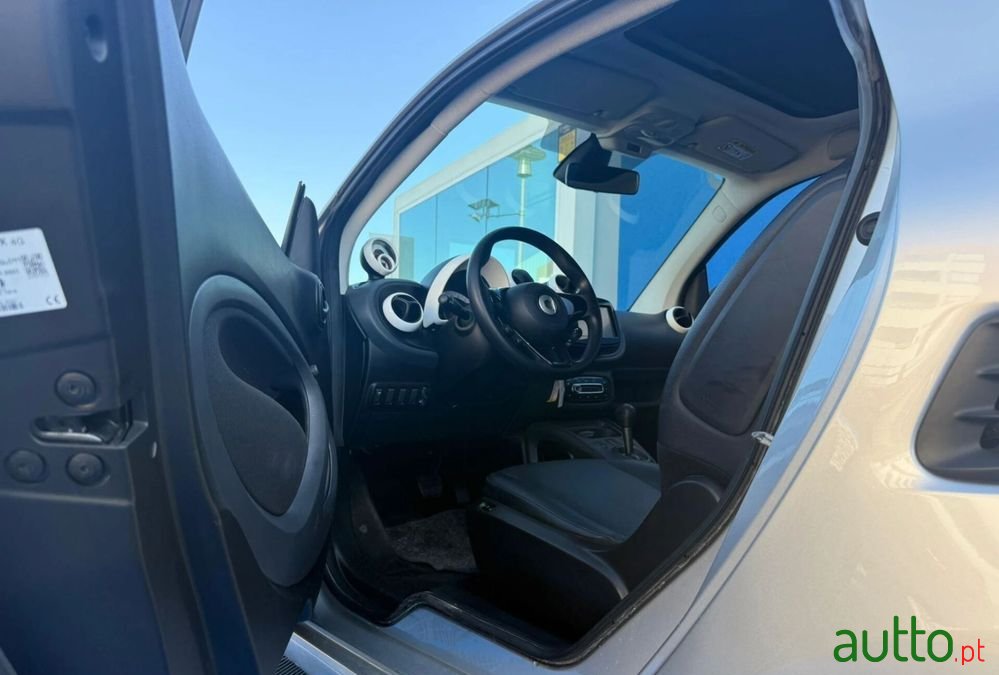 2019' Smart Fortwo Electric Drive Passion photo #5