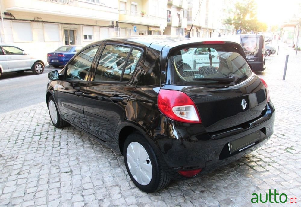 2012' Renault Clio photo #5